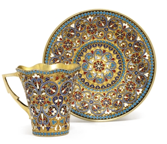 Чайная чашка 6 см высотой и блюдце 10,4 см в диаметре, 1893 г. 