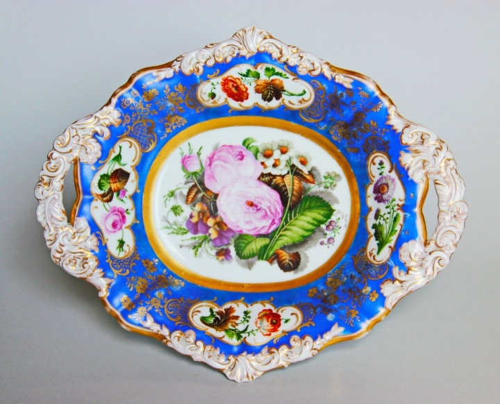 Блюдо с цветочным орнаментом. Завод Попова. Первая половина 19-го века