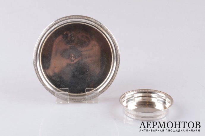 Пара блюдец из серебра 916-й пробы. Испания. Конец XVIII — начало XIX вв.