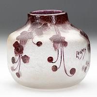 Начало. XX в. Высота 12,7 см, диаметр 14,2. Рисунок и обработка фона - травление