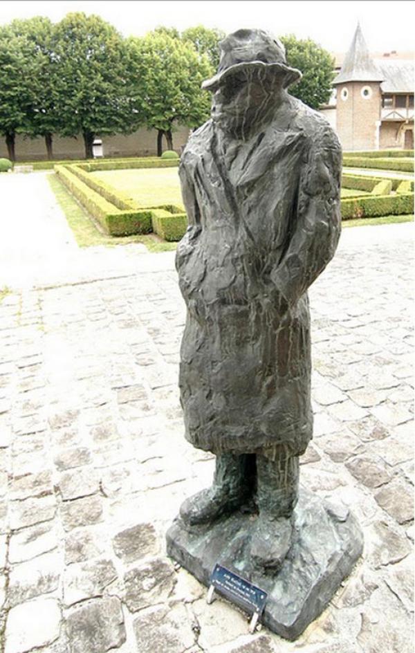 Памятник Сутину в центре Парижа.