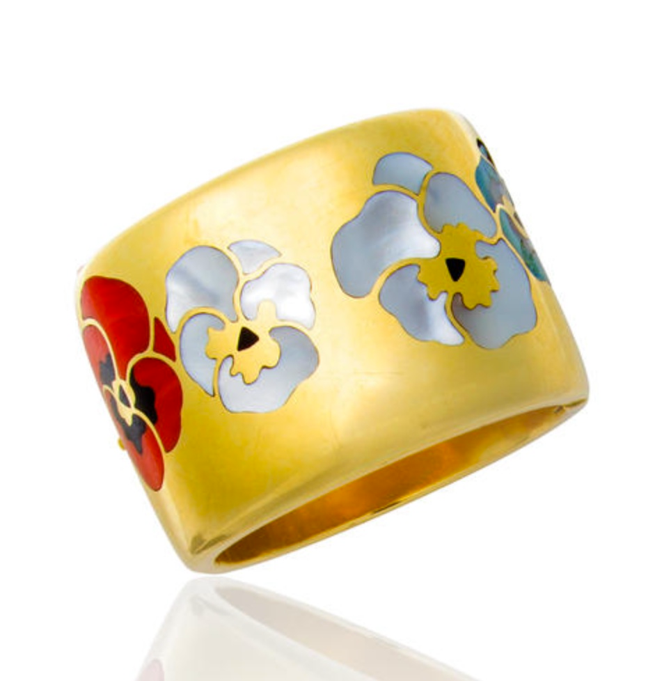 Золотой браслет - манжета «Анютины глазки», инкрустированный кораллами, перламутром, опалом и ониксом