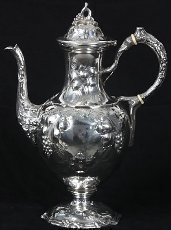 Tiffany Young & Ellis,чайник, около 1954 года, стерлинговое серебро Moore & Son, чеканка