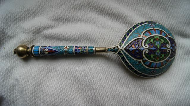Десертная ложка 1908–1917 гг. Серебро, золочение, перегородчатая эмаль