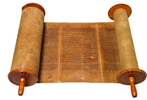 Свиток Торы на пергаменте и валах. Около 15 в.