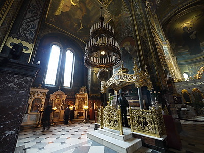 Часть современного интерьера собора