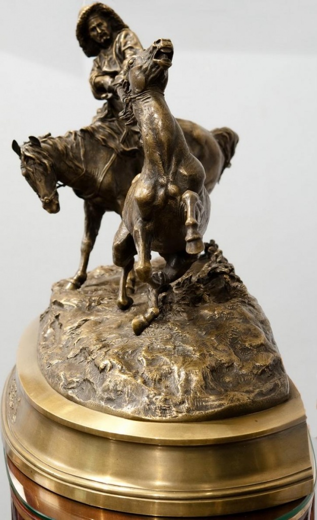 «Ловля дикой лошади». Е.А. Лансере. Отливка завода А. Морана. Санкт-Петербург. Начало 1890-х гг. 