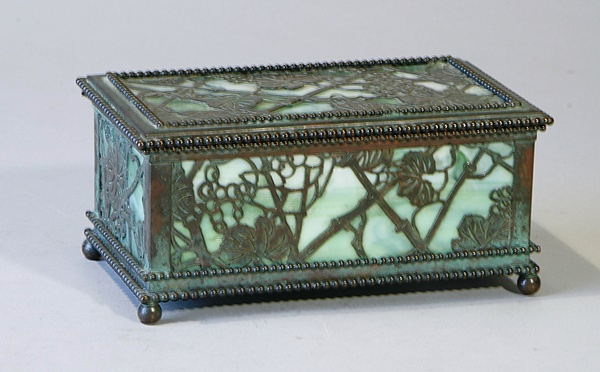 Tiffany Studios. Шкатулка из бронзы и цветного стекла