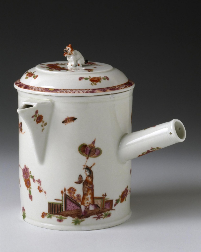Шоколадник с крышкой. Мейсенская фарфоровая мануфактура. Около 1730-1735 гг. Шоколадник с крышкой. Мейсенская фарфоровая мануфактура. Около 1730-1735 гг.
