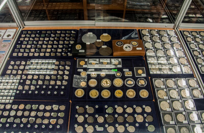 как купить царские серебряные моне