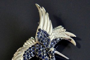 Брошь с сапфирами, бриллиантами. Золото 585 пробы.