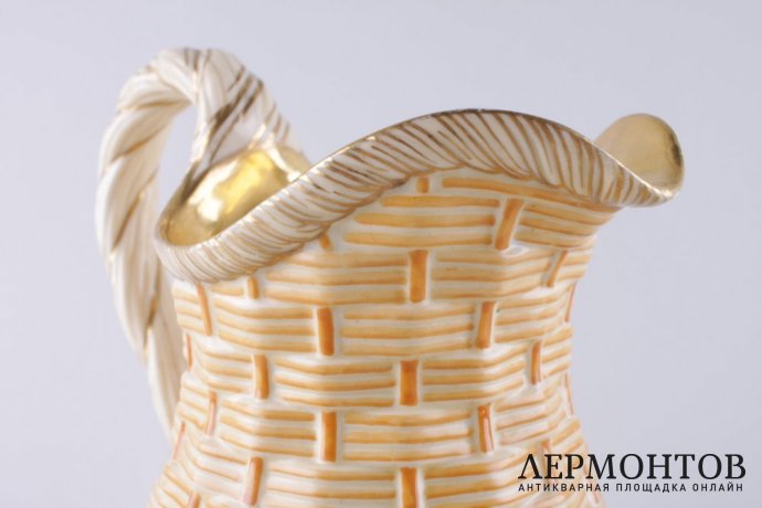 Кувшин с имитацией плетения. ИФЗ. Фарфор, роспись, золочение. 1860-1870-е гг.