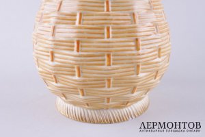 Кувшин с имитацией плетения. ИФЗ. Фарфор, роспись, золочение. 1860-1870-е гг.