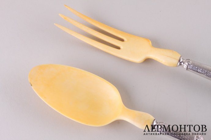 Сервировочный комплект для салата. E. Ernie. Серебро 950 пробы, кость. Франция, XIX в