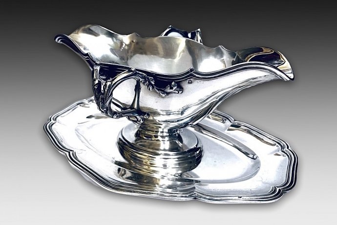 Соусник. Серебро 950 пробы. Франция, XIX век.