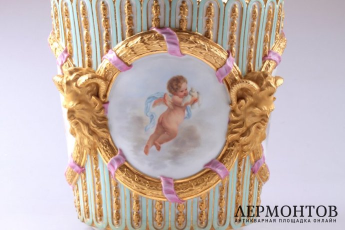 Большое кашпо с живописью в классическом стиле. ИФЗ. Фарфор, роспись, золочение. XIX в.