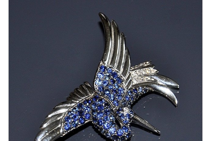 Брошь с сапфирами, бриллиантами. Золото 585 пробы.