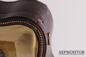 Икона Преподобной Елизаветы  Чудотворицы и Великомученицы Варвары в киоте.