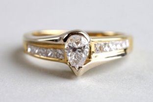 Кольцо  с бриллиантами 1.55 k.  Золото 750 пробы.