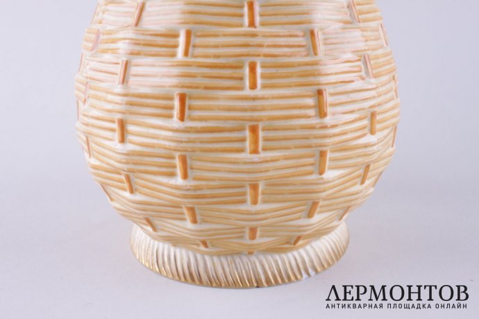 Кувшин с имитацией плетения. ИФЗ. Фарфор, роспись, золочение. 1860-1870-е гг.