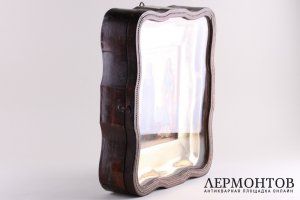 Икона Преподобной Елизаветы  Чудотворицы и Великомученицы Варвары в киоте.