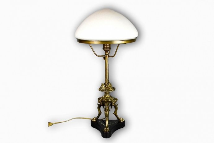 Настольная лампа в стиле ренессанс. Бронза, мрамор. Франция, XIX век.