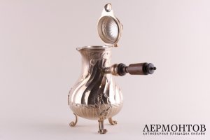 Кофейник в стиле рококо. Fray. Серебро 950 пробы. Франция, Париж, втор. пол. XIX в.