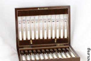 Десертный набор на 12 персон Walker and Hall Ltd. Серебро 925. Англия