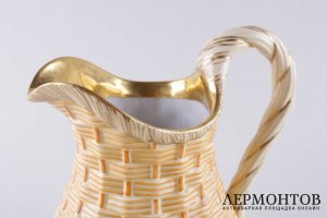 Кувшин с имитацией плетения. ИФЗ. Фарфор, роспись, золочение. 1860-1870-е гг.