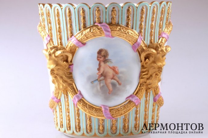 Большое кашпо с живописью в классическом стиле. ИФЗ. Фарфор, роспись, золочение. XIX в.