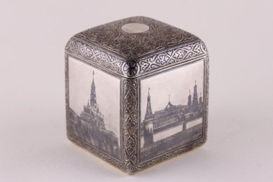 Чайница с видами Москвы. Василий Семенов. Серебро 88 пр., чернь. Россия, 1888 год.