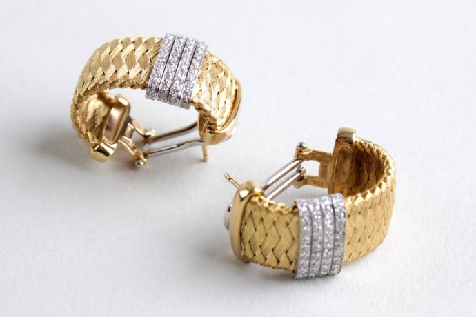 Серьги  Roberto Coin с  бриллиантами 0,88 k.  Золото 750 пробы. Италия