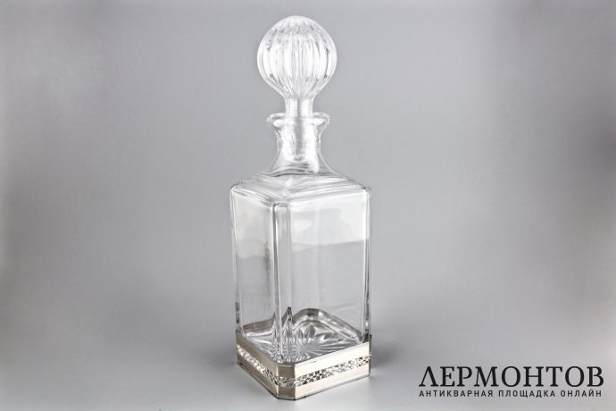 Штоф в серебряной подставке. Европа. XX век