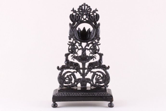 Подчасник. Ажурный с левретками. Чугун. Каслинский завод. Россия, 1850-60-е гг.