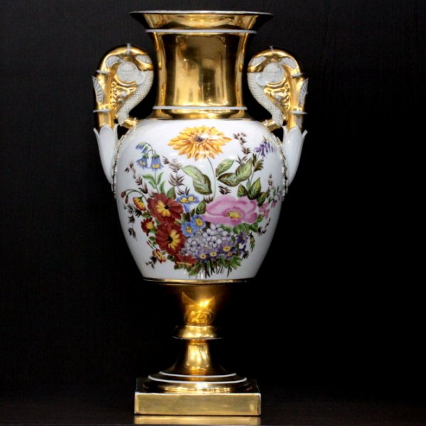 Ваза фарфоровая, амфорная с изображением цветов. Завод Попова. 