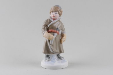 Фигурка. Юный дровосек. Фарфор, роспись. Песочное, 1с. 1955 год. СССР