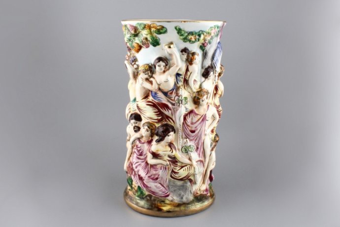 Ваза для цветов от Capodimonte. Фарфор, середина XX в.