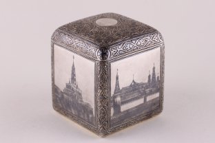 Чайница с видами Москвы. Василий Семенов. Серебро 88 пр., чернь. Россия, 1888 год.