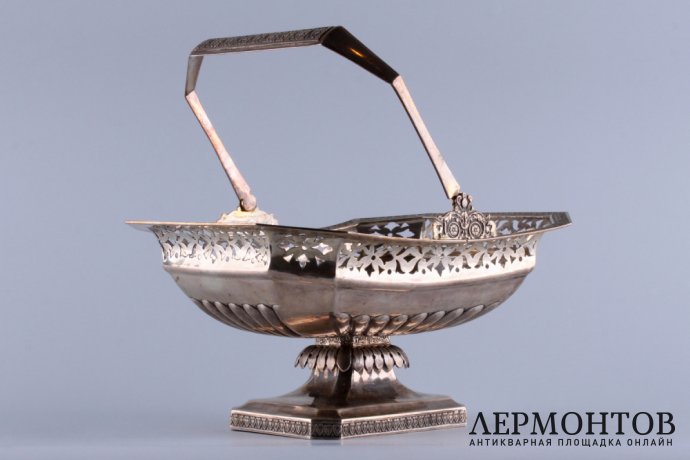 Вазочка сухарница. Яков Виберг. Серебро 84 пробы. Россия, Москва, 1839 г.