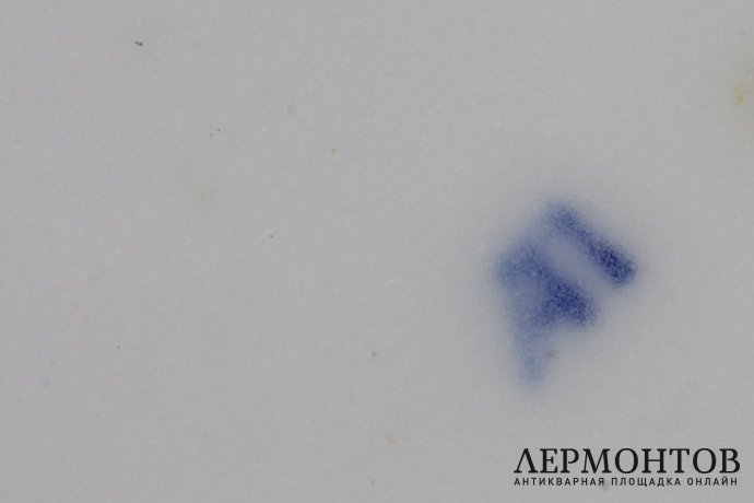 Сухарница с цветочным орнаментом. Завод Попова. Фарфор, роспись. Пер. пол. XIX в.