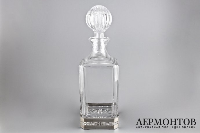 Штоф в серебряной подставке. Европа. XX век