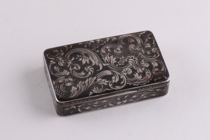 Табакерка с черневым узором. Серебро 84 пробы. Россия, Москва, 1844 г.