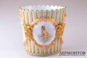 Большое кашпо с живописью в классическом стиле. ИФЗ. Фарфор, роспись, золочение. XIX в.