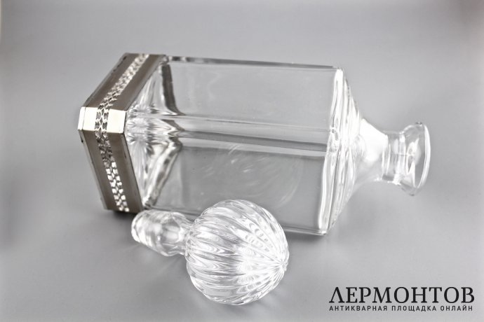 Штоф в серебряной подставке. Европа. XX век