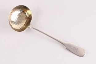 Ложка для сахарной пудры. И. Сазиков. Серебро 84 пробы, золочение. 1854 год. Россия