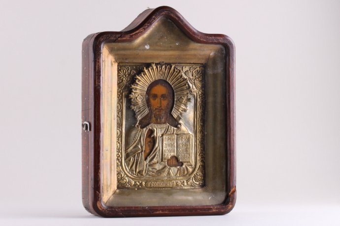 Икона "Господь Вседержитель" в киоте. Россия, до 1917 года.