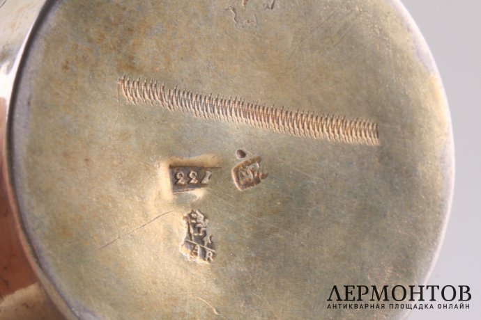 Стакан с штихельным узором. Серебро, золочение. Россия, Москва, 1733 год.