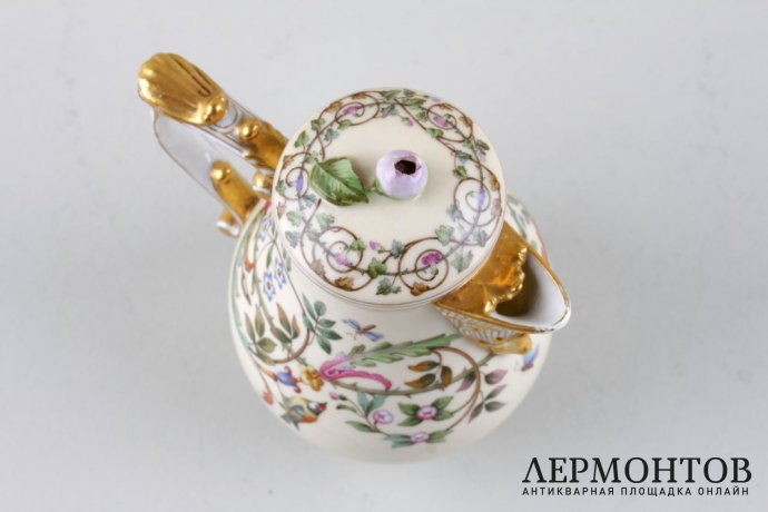 Сливочник в классическом стиле. Фарфор, роспись, золочение. ИФЗ, XIX в.
