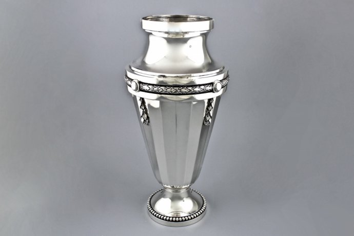 Серебряная ваза для цветов. Tetard. Серебро 950 пробы. Франция, XX в.