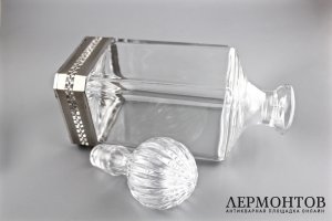 Штоф в серебряной подставке. Европа. XX век